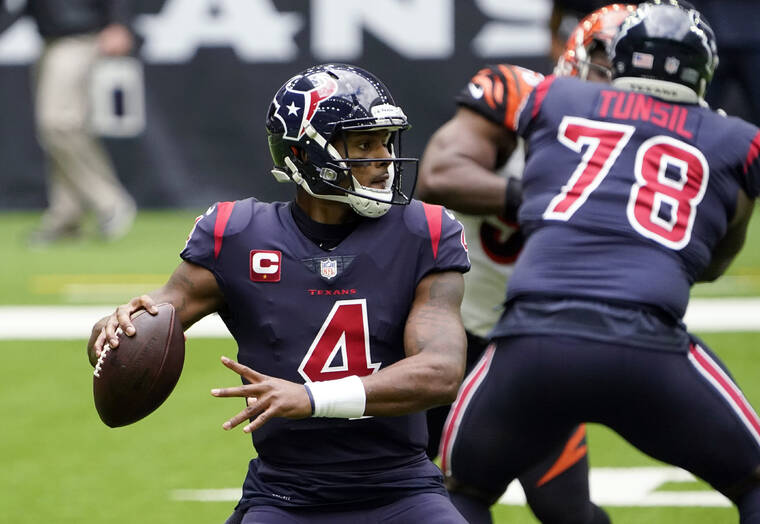 ASSOCIATED PRESS
                                Houston Texans quarterback Deshaun Watson looked for a receiver against the Cincinnati Bengals during the first half of a game, in December 2020, in Houston. The NFL trade deadline passed, Tuesday, with the Texans keeping the embattled quarterback on their roster.
