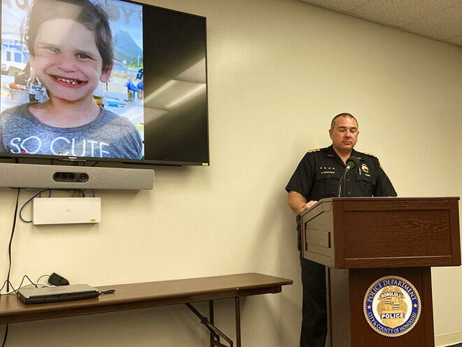 JENNIFER SINCO KELLEHER / ASSOCIATED PRESS
                                Honolulu Police Maj. Ben Moszkowicz addresses a news conference in Honolulu today where law enforcement officers said they arrested the adopted parents of Isabella “Ariel” Kalua, shown on the screen to the left. The parents, Lehua and Isaac “Sonny” Kalua have been charged with second-degree murder in the girl’s death.