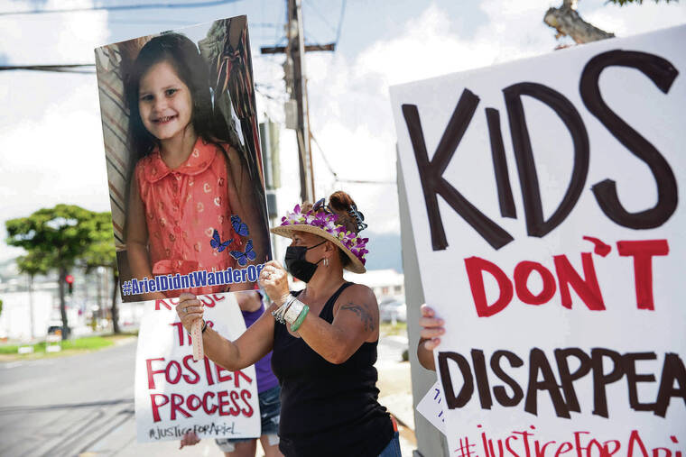 CINDY ELLEN RUSSELL / CRUSSELL@STARADVERTISER.COM 
                                A rally urging the Department of Human Services and Child Welfare Services to step up accountability for foster children in Hawaii and for authorities to continue the search for 6-year-old Isabella Kalua was held Oct. 6 in front of the CWS office on Waiakamilo Road. Holding a sign with Isabella’s photo is her aunt Lana Idao.