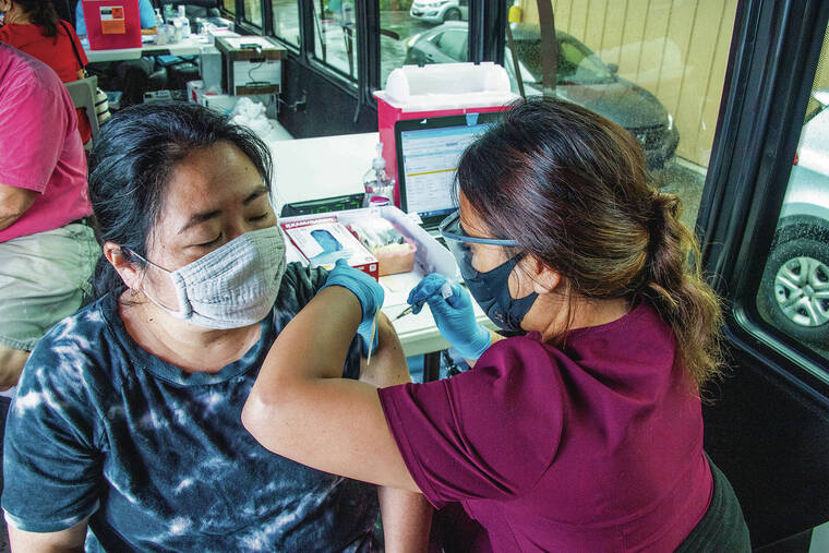 CRAIG T. KOJIMA / OCT. 14
                                Only 556 companies out of 45,206 in Hawaii would be subject to the new federal vaccine rule, according to the state Department of Business, Economic Development and Tourism. Above, Crystal Ido gets a COVID-19 dose from Cailin-Tiana Sabado at Hawaii Pacific Health’s mobile coronavirus vaccine clinic at McDonald’s in Wahiawa.