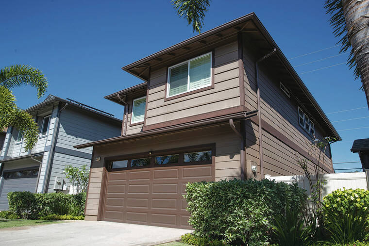 CINDY ELLEN RUSSELL / CRUSSELL@STARADVERTISER.COM
                                This home in the Laulani neighborhood of Ewa by Gentry illustrates the existing seller’s market in Honolulu. The home was listed on Oct. 2 for $830,000, went into escrow six days later and closed Nov. 16 at a price of $860,000. An academic study, however, claims that Honolulu homes have been selling at a “discount” this year.