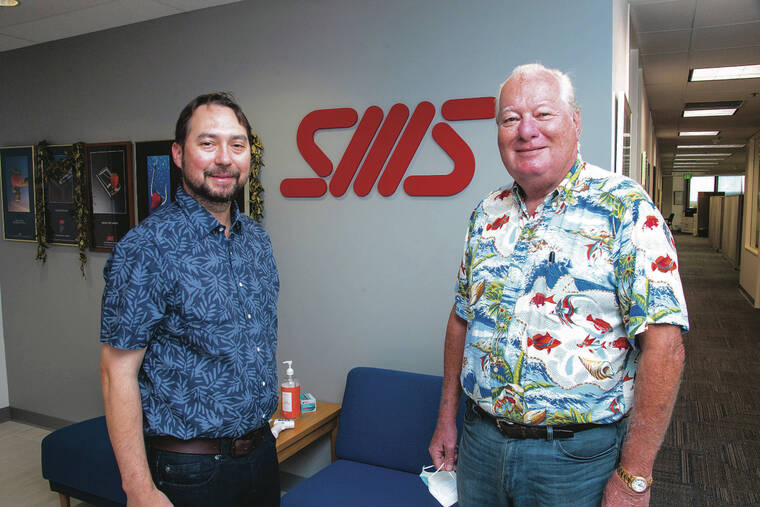 CRAIG T. KOJIMA / CKOJIMA@STARADVERTISER.COM
                                SMS Research and Marketing Services’ new president and CEO, Tim Carson, left, and retiring Chairman and President Hersh Singer were together Monday at the SMS office in Honolulu.