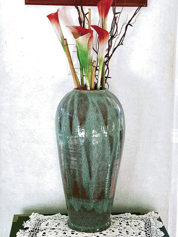 CINDY LUIS / CINDY3LUIS@GMAIL.COM
                                This vase made by the late Tadashi Tadani sits in Cindy Luis’ home and evokes memories of a rich legacy that influenced many a basketball referee and many a scoreboard operator.