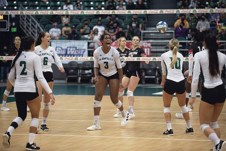 GEORGE F. LEE / GLEE@STARADVERTISER.COM
                                Hawaii players Brooke Van Sickle, Riley Wagoner, Amber Igiede, Kate Lang and Janelle Gong gathered to celebrate a point late in the match against the Cal State Northridge Matadors.