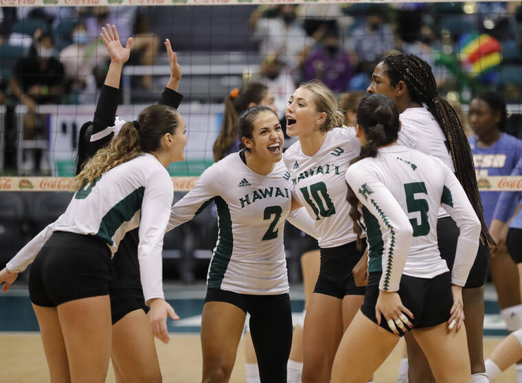 JAMM AQUINO / NOV. 27
                                Hawaii outside hitter Brooke Van Sickle (2), middle, celebrated with teammates after winning the fourth set of an NCAA women’s volleyball game between the Hawaii Rainbow Wahine and the UC Santa Barbara Gauchos on Saturday.