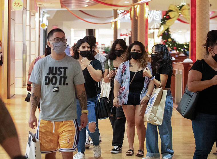 CINDY ELLEN RUSSELL / CRUSSELL@STARADVERTISER.COM
                                Although the crowds were nowhere near pre-pandemic levels for Black Friday, a steady stream of shoppers looking for deals filled Pearlridge Center throughout the morning.