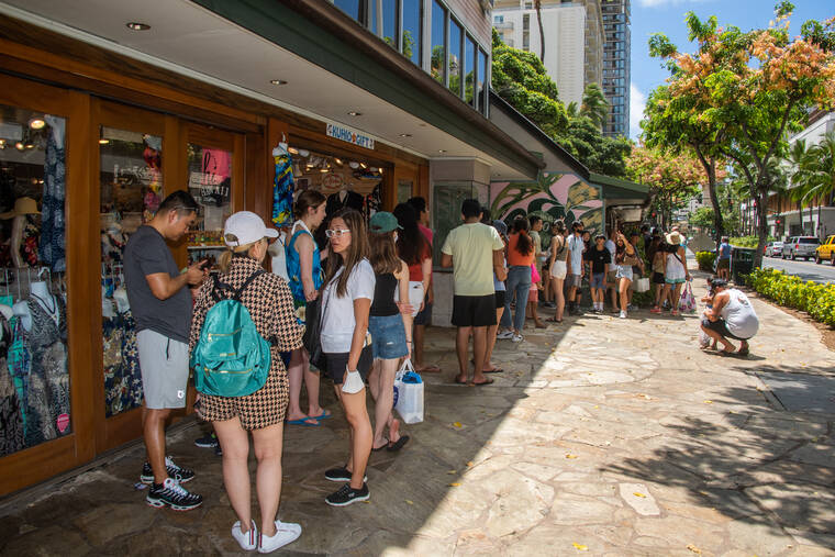CRAIG T. KOJIMA / CKOJIMA@STARADVERTISER.COM
                                A Waikiki restaurant on Kuhio Avenue had a long line of customers, June 30, waiting for a table.