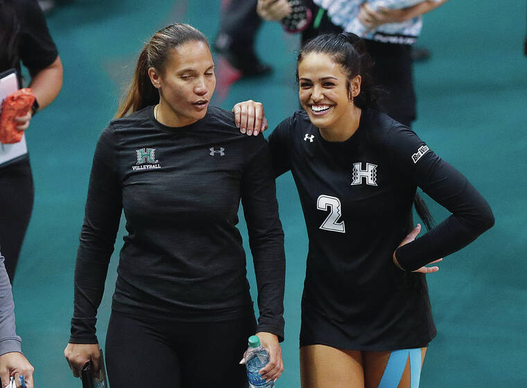 CINDY ELLEN RUSSELL / 2019
                                Hawaii’s women’s volleyball head coach Robyn Ah Mow and Brooke Van Sickle (2) on the court.