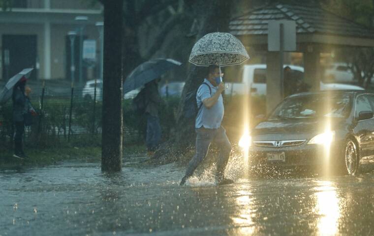 JAMM AQUINO / JAQUINO@STARADVERTISER.COM
                                A pedestrian crossed flooded Dillingham Boulevard, Monday, in Honolulu. The flash flood warning for Oahu has expired but the island and Kauai County remain under a flood watch through this afternoon.