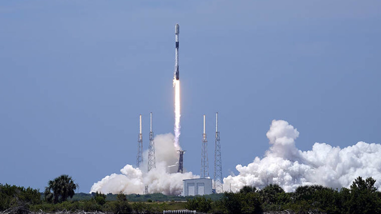 SpaceX satellite narrowly missed Chinese lab before complaint | Honolulu  Star-Advertiser