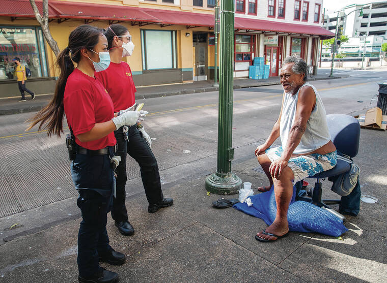 CINDY ELLEN RUSSELL / CRUSSELL@STARADVERTISER.COM
                                Crisis Outreach Response and Engagement emergency medical technicians Jolene Chun, left, and Alyssa Bustamante checked earlier this month on Daniel Kaopuiki, who lives on the streets of Chinatown.