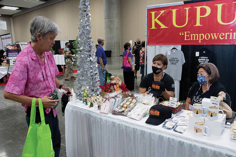 CRAIG T. KOJIMA / CKOJIMA@STARADVERTISER.COM
                                Gregory Ching visited Anne Komatsu and Joyce Lee of Kupuna Power on Friday at the Young at Heart Expo at the Hawai‘i Convention Center, which will fully reopen its exhibit halls in January for meetings and events.