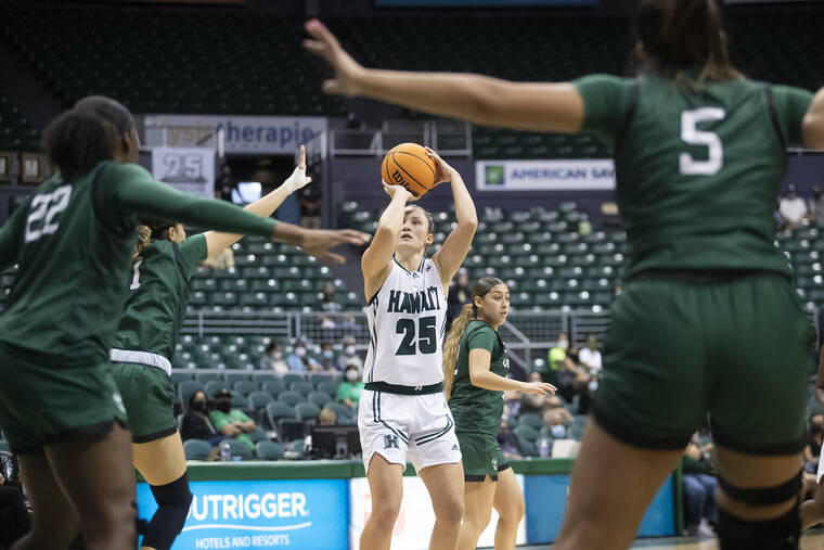 CINDY ELLEN RUSSELL / CRUSSELL@STARADVERTISER.COM
                                Hawaii forward Amy Atwell shoots against the Portland State Vikings on Nov. 21. Atwell has scored in double figures in each of the past five games and averages a team-high 16.9 points per game.
