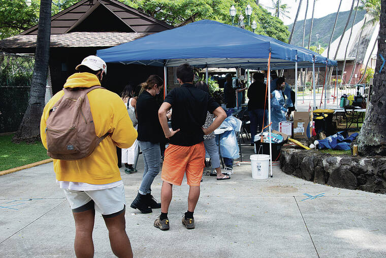 CRAIG T. KOJIMA/CKOJIMA@ STARADVERTISER.COM
                                The Waikiki Shell’s testing site saw more than 300 clients by Thursday afternoon. City and County of Honolulu officials are offering free COVID-19 testing at the Blaisdell Center and Waikiki Shell to meet the continued needs.