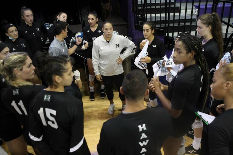 ANTHONY BOLANTE / SPECIAL TO THE STAR-ADVERTISER
                                University of Hawaii women’s volleyball coach Robyn Ah Mow addressed her team during its match against Mississippi State in the first round of the NCAA Tournament on Friday in Seattle.
