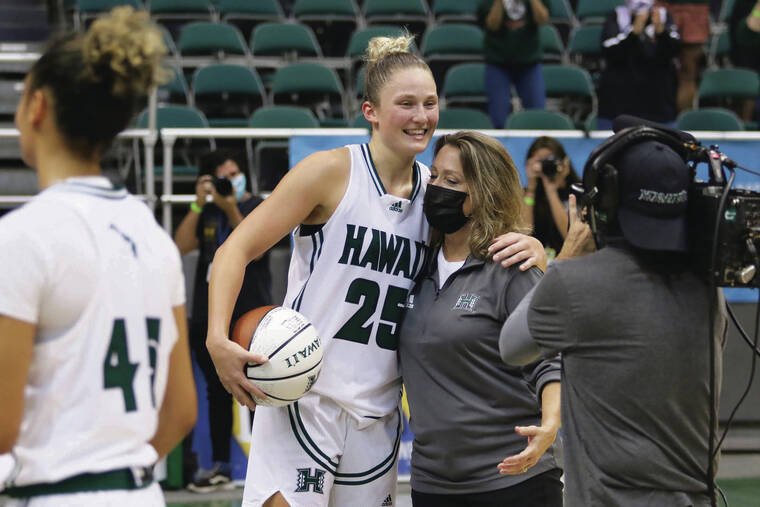 JAY METZGER / COURTESY UNIVERSITY OF HAWAII 
                                UH’s Amy Atwell received a congratulatory embrace from coach Laura Beeman during Saturday’s win over Cal State Bakersfield at SimpliFi Arena at the Stan Sheriff Center. Atwell scored 33 points to join the program’s 1,000-point club.