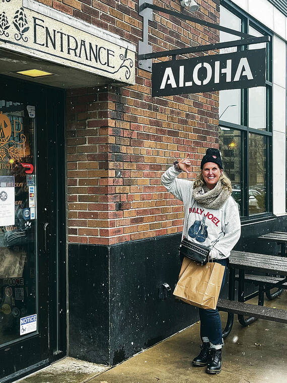 On her way to see a Rolling Stones concert in 
Detroit, Kathleen Kupke of Honolulu discovered some aloha. Photo by Stephen Ahlers.