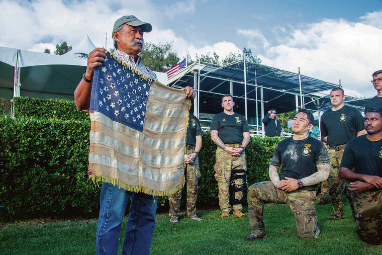 CRAIG T. KOJIMA / CKOJIMA@STARADVERTISER.COM
                                Allen Hoe, father of Nainoa Hoe, on Saturday spoke about the battle flag he carried while serving in Vietnam.