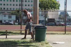 Kokua Line: Why let homeless camp on tennis courts?
