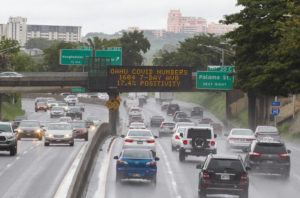 CINDY ELLEN RUSSELL / CRUSSELL@STARADVERTISER.COM
                                An electronic message sign alerted motorists about Oahu’s COVID-19 statistics on Dec. 31.