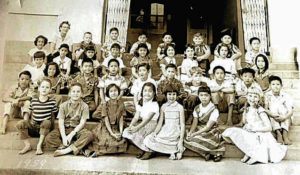 COURTESY DENISE TERAOKA
                                Denise Teraoka said all the boys and some of the girls in her fourth grade class at Liliuokalani Elementary School were barefooted in the 1950s and ’60s.