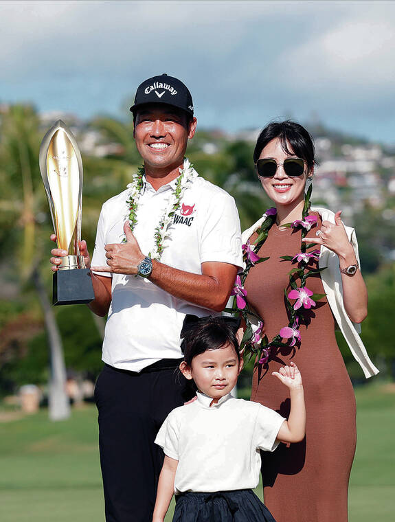 JAMM AQUINO/JAQUINO@STARADVERTISER.COM
                                Kevin Na poses for a photo with wife Julianne and daughter Sophia, 4, while flashing shakas and holding the Sony Open trophy after the final round of the Sony Open golf tournament Sunday, Jan. 17, 2021 at Waialae Country Club in Honolulu.