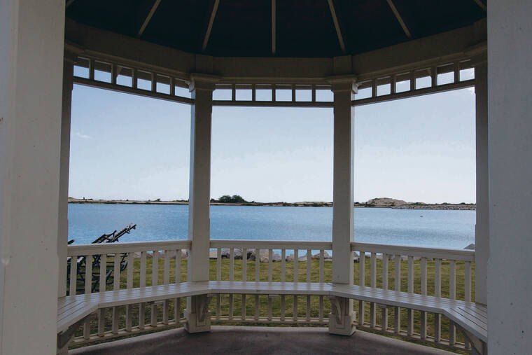 CINDY ELLEN RUSSELL / CRUSSELL@STARADVERTISER.COM
                                The lagoon as seen from the gazebo.