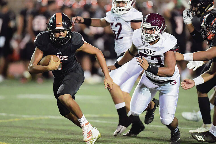 STEVEN ERLER / SPECIAL TO THE STAR-ADVERTISER / 2019
                                Campbell quarterback Blaine Hipa, who transferred and played for Chandler High School in Arizona last season, escaped the rush from Farrington’s Leroy Miller during a game at John Kauinana Stadium.