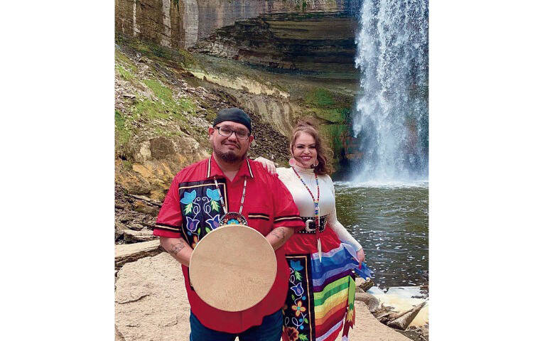 COURTESY O‘AHU NATIVE NATIONZ ORGANIZATION
                                Opie Day-Bedeau, left, and Desirae Desnomie of the Midnite Express Singers drum group flew from Nebraska to perform at “Round Dance in Paradise.”