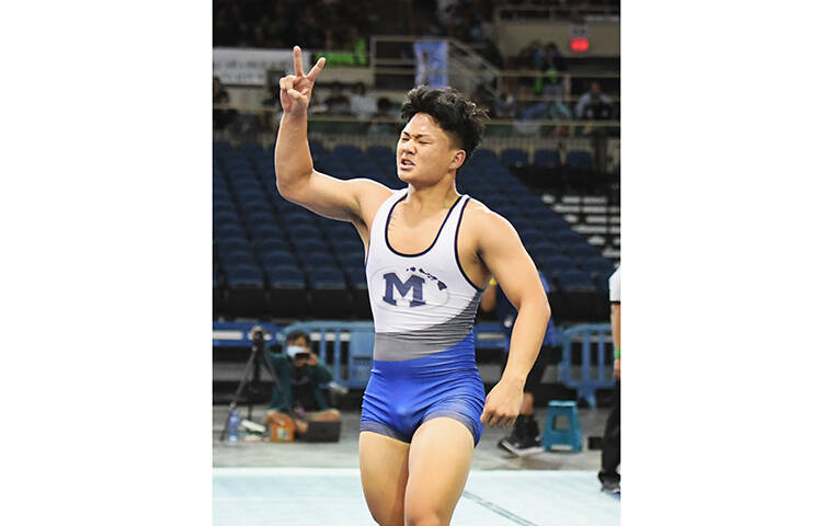 STEVEN ERLER / SPECIAL TO THE HONOLULU STAR-ADVERTISER
                                Moanalua’s Blaze Sumiye won the 160-pound title, giving him two state titles. He won at 152 his sophomore year.