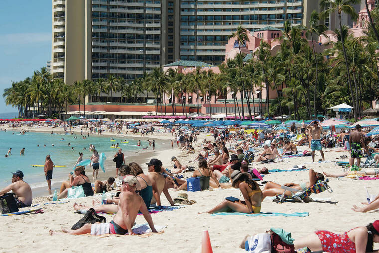 CRAIG T. KOJIMA / CKOJIMA@STARADVERTISER.COM
                                The University of Hawaii Economic Research Organization is projecting that visitor arrivals, after a weak start to the year, will surpass last summer’s peak by the second quarter. Above, Waikiki Beach was bustling Sunday.