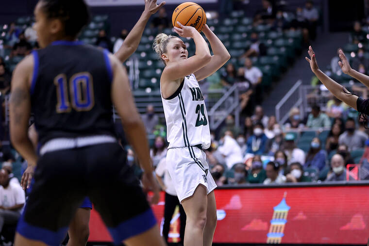 ANDREW LEE / SPECIAL TO THE STAR-ADVERTISER Hawaiis Amy Atwell shoots the ball against UC Santa Barbara.