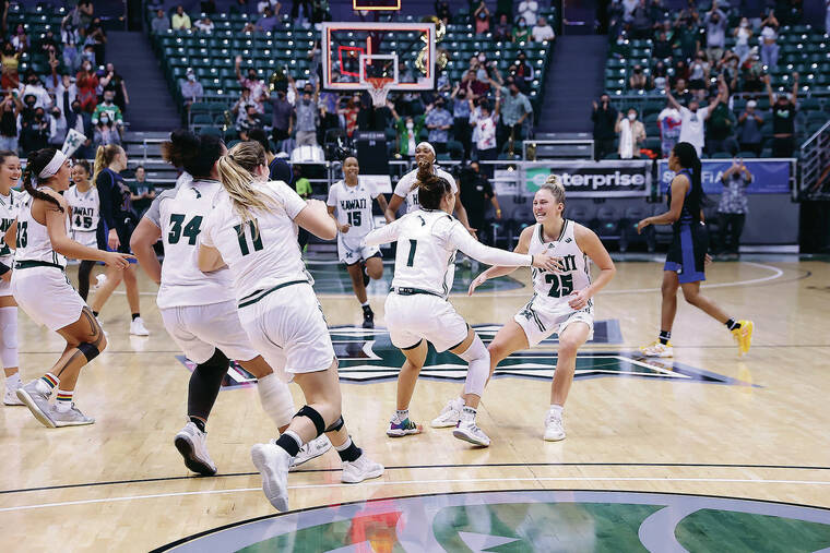 ANDREW LEE / SPECIAL TO THE STAR-ADVERTISER
                                Rainbow Wahine players charged onto the court toward senior Amy Atwell (25) after Hawaii beat UC Santa Barbara Saturday at SimpliFi Arena at the Stan Sheriff Center to capture the Big West Conference regular-season title.
