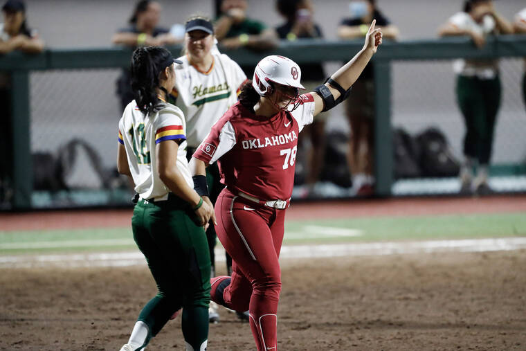 GEORGE F. LEE / GLEE@STARADVERTISER.COM
                                Oklahoma’s Jocelyn Alo rounds the bases after her record-breaking homer.
