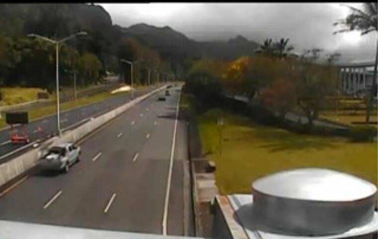 GOAKAMAI.ORG A screenshot from a traffic camera at the intersection of Pali Highway and Waokanaka showed little traffic after a truck fire forced the closure of the tunnel in the Honolulu-bound direction.