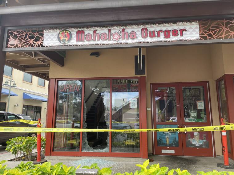 STAR-ADVERTISER
                                The front window of Mahaloha Burger on Hekili Street in Kailua was smashed early this morning in a burglary attempt.