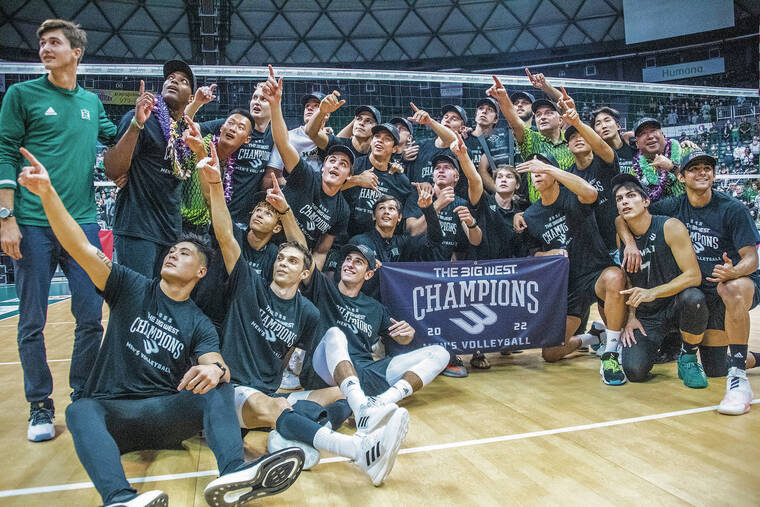 CRAIG T. KOJIMA / CKOJIMA@STARADVERTISER.COM 
                                After making their point in clinching an NCAA berth, the Warriors celebrated with the Big West pennant on Saturday.