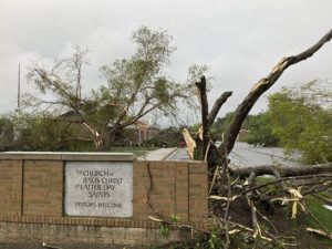 Tornado leaves trail of destruction in northern Michigan