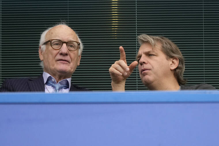 FRANK AUGSTEIN / AP
                                Chelsea’s new owner Todd Boehly, right, talks during the English Premier League soccer match between Chelsea and Wolverhampton at Stamford Bridge stadium, in London.
