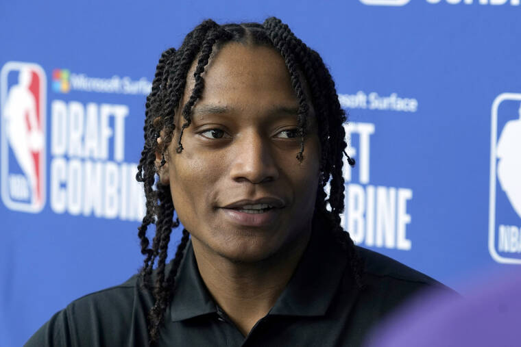 ASSOCIATED PRESS
                                TyTy Washington, from Kentucky, talks with reporters during the NBA basketball draft combine at the Wintrust Arena today in Chicago.