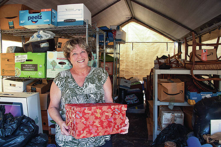 CRAIG T. KOJIMA/CKOJIMA@ STARADVERTISER.COM
                                Professional organizer Paige Altonn helps people declutter their homes, offices or other spaces. She puts on garage sales for items that people want to get rid of. “I help people look at their belongings in a different way,” she said.