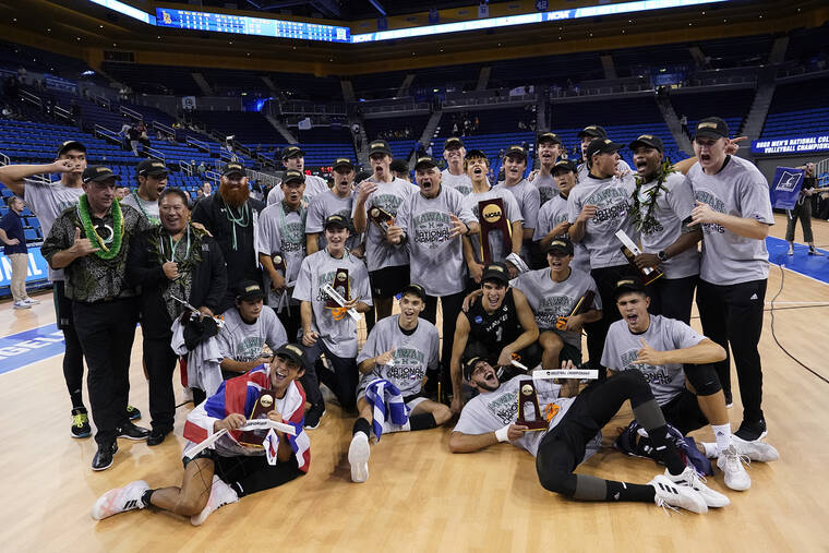 ASSOCIATED PRESS
                                Hawaii players and coaches pose for a group photo after defeating Long Beach State.