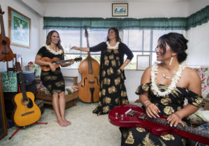 CINDY ELLEN RUSSELL / CRUSSELL@STARADVERTISER.COM
                                Pomaika’i Keawe is pictured with her daughters Ziona and Malie.