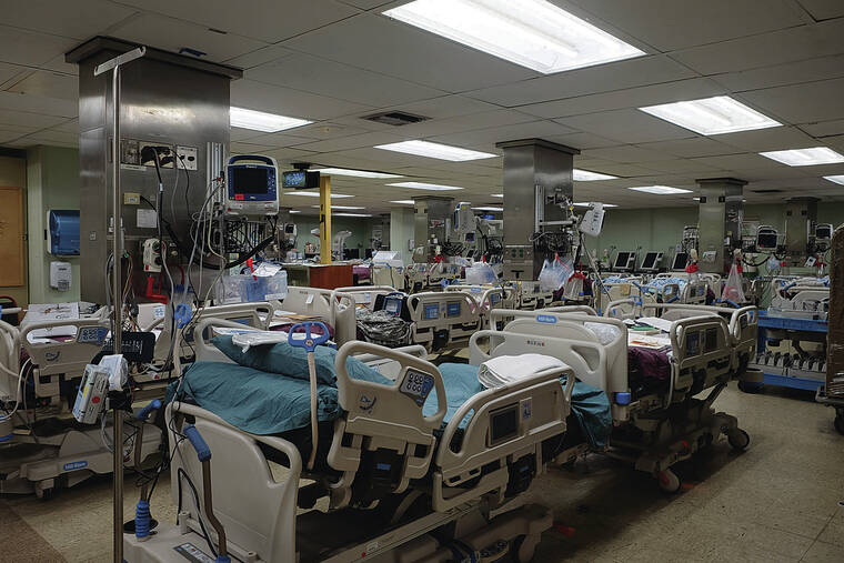 KEVIN KNODELL / KKNODELL@STARADVERTISER.COM
                                The USNS Mercy has 1,000 hospital beds, making it larger than many hospitals on land.