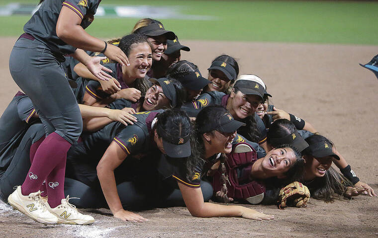 JAY METZGER / SPECIAL TO THE STAR-ADVERTISER
                                Maryknoll players dog-piled after beating ‘Iolani to win the state title last Thursday.