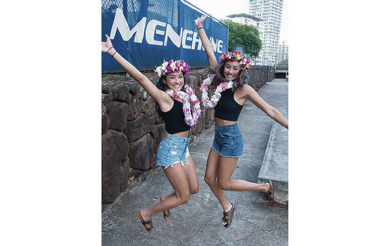 CRAIG T. KOJIMA / CKOJIMA@STARADVERTISER.COM 
                                Moanalua High School twins, Abrie and Bailey Prinea recently tried out for the University of Arizona cheer team and made the squad.