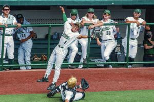 CRAIG T. KOJIMA/CKOJIMA@STARADVERTISER.COM
                                UH’s Aaron Ujimori snags a foul ball in third inning. Vanderbilt at University of Hawaii baseball.