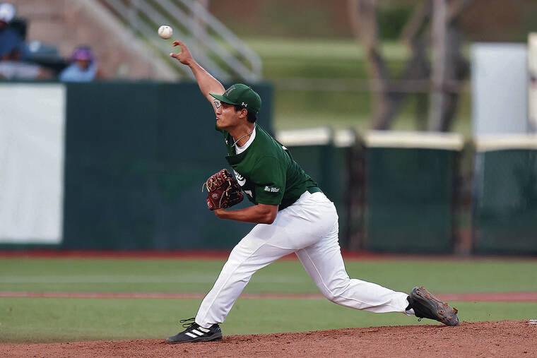 ANDREW LEE / SPECIAL TO THE STAR-ADVERTISER
                                Hawaii’s Blaze Koali‘i Pontes pitches on Friday.