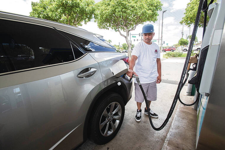 CINDY ELLEN RUSSELL / CRUSSELL@STARADVERTISER.COM
                                Dwayne Rizando filled up his vehicle at an Aloha Gas station located along Fort Weaver Road in Ewa Beach on Friday. Rizando says it costs him about $90 for a full tank now.
