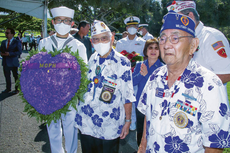 CRAIG T. KOJIMA / CKOJIMA@STARADVERTISER.COM
                                Tommy Tanaka, center, and Mino Takaesu, right, of the Military Order of the Purple Heart, prepared to lay a wreath Saturday at Punchbowl.